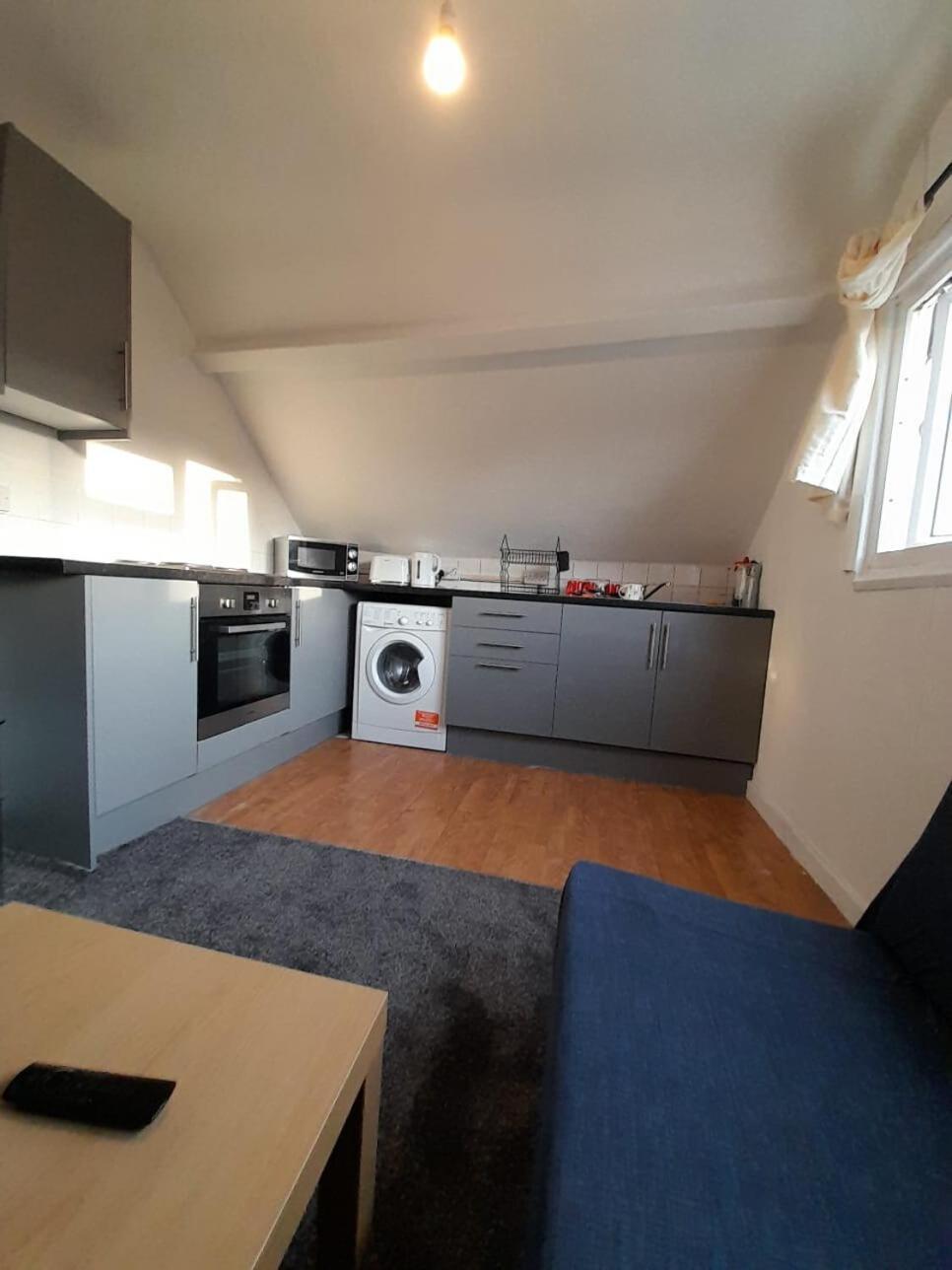 Entire Victoria Park Cardiff Apartment With Free Street Parking Bus 17 And 18 Direct To Cardiff City Centre, Fast Free Wi-Fi Luaran gambar